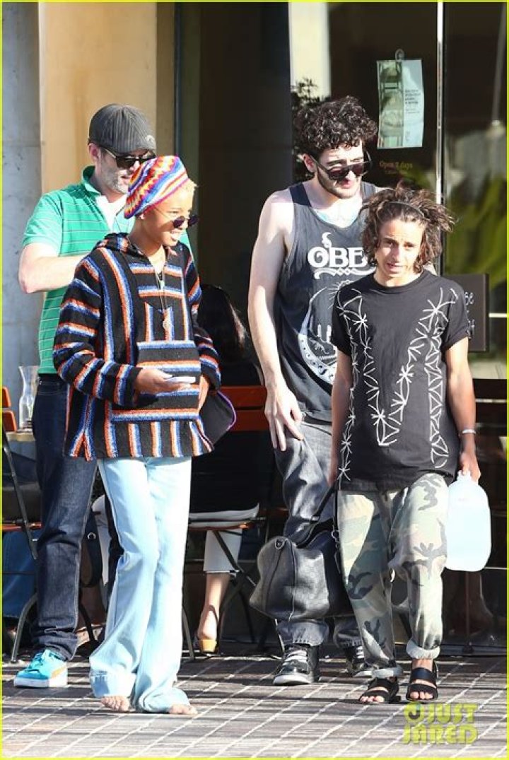 [PHOTOS] Willow Smith & Moises Arias In Bed Together — Coachelle 2014 – Hollywood Life