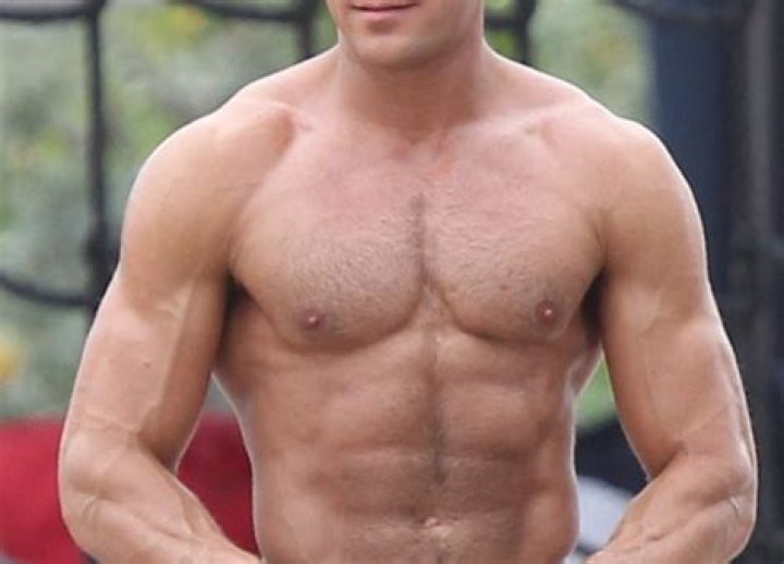[PHOTOS] Zac Efron’s ‘Baywatch’ Pics — Shirtless & Muscles Everywhere – Hollywood Life