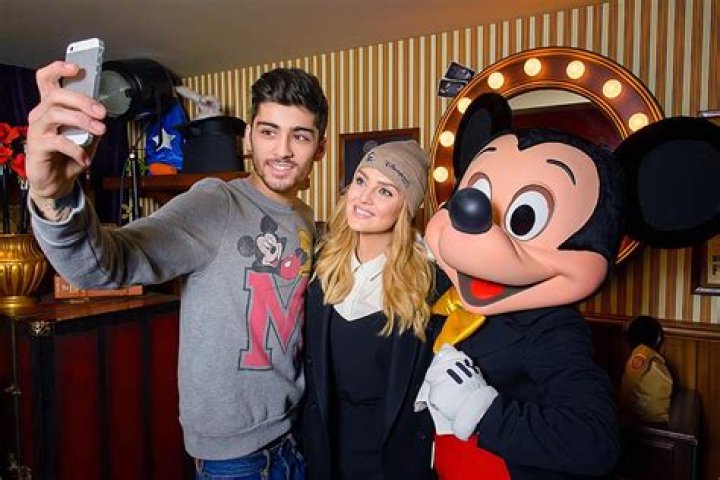 [PHOTOS] Zayn Malik & Perrie Edwards — Pics Of The Engaged Duo – Hollywood Life