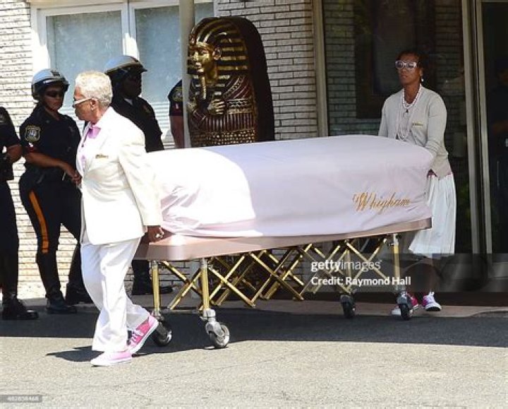 [PIC] Bobbi Kristina Brown’s Deathbed Picture In ‘National Enquirer’ – Hollywood Life