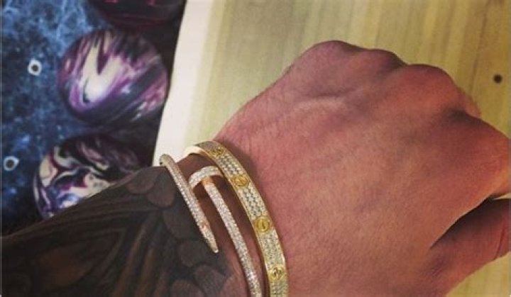 [PIC] Justin Bieber & Hailey Baldwin Cartier Love Bracelet — Did She Get It For Him? – Hollywood Life