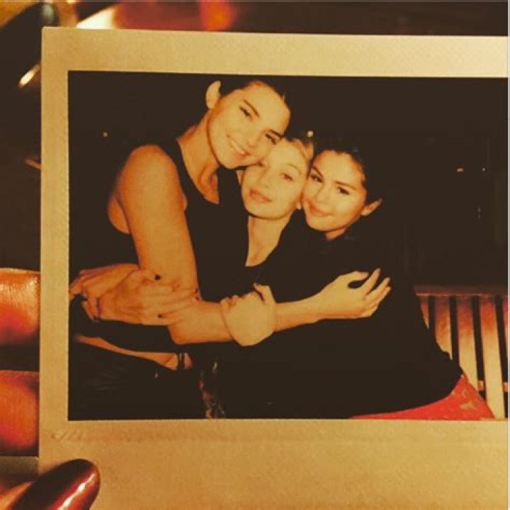 [PIC] Kendall Jenner & Selena Gomez Spending New Year’s Eve Together In Dubai – Hollywood Life
