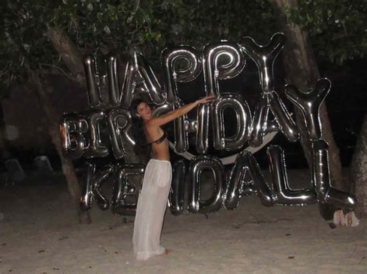 [PIC] Kendall Jenner Topless — See Her Nude ‘Vogue Japan’ Shoot Here – Hollywood Life