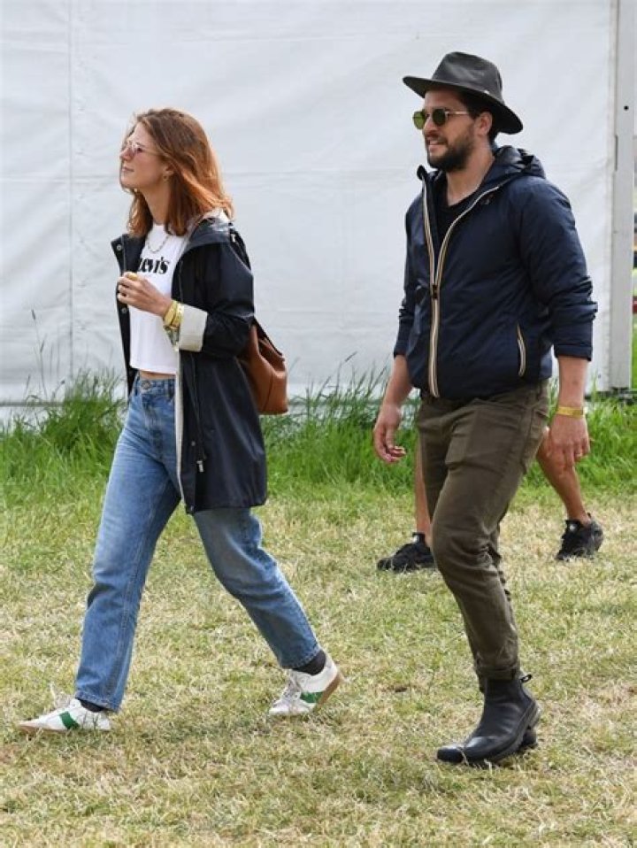 [PIC] Kit Harington & Rose Leslie Dating — Couple Spotted Together – Hollywood Life