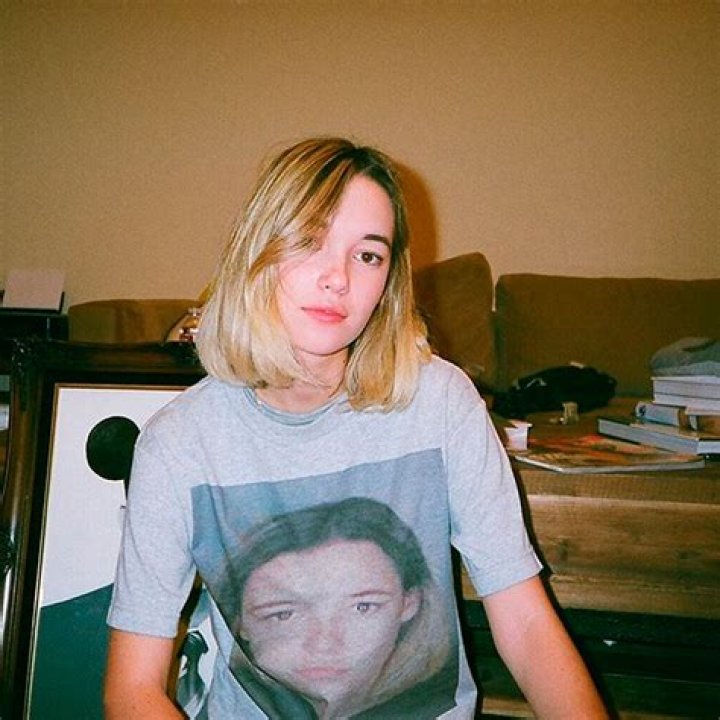 [PIC] Sarah Snyder’s Mugshot Shirt — Jaden Smith’s GF Mocks Her Criminal Past – Hollywood Life