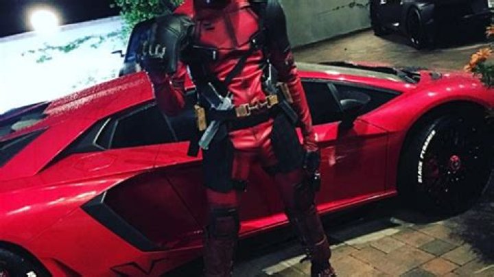 [PICS] Chris Brown’s Halloween Costume — See Him Dressed As Deadpool – Hollywood Life