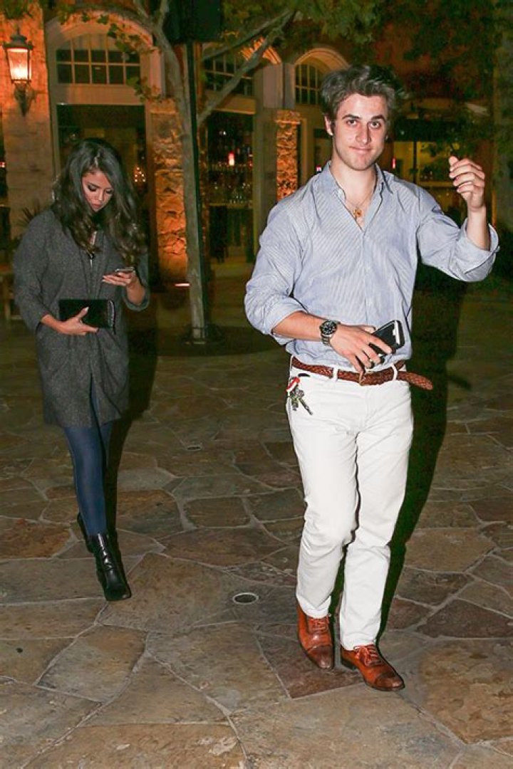[PICS] David Henrie & Selena Gomez Dating? Is Selly With Her ‘Wizards’ Co-Star? – Hollywood Life
