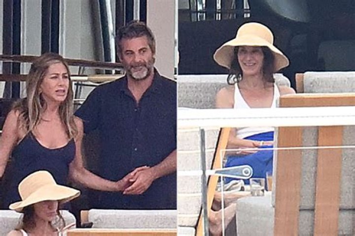[PICS] Jennifer Aniston’s Bikini Body & PDA With Justin Theroux On Bahamas Vacay – Hollywood Life