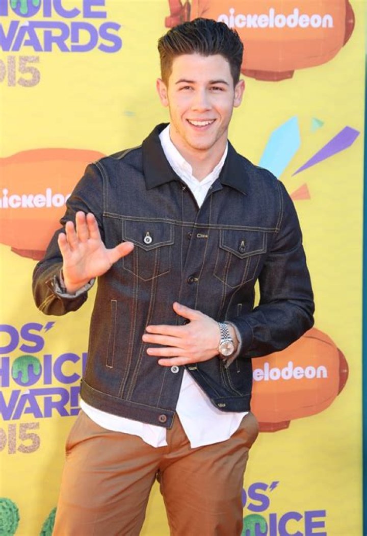 [PICS] Kids’ Choice Awards Orange Carpet Photos — Nick Jonas – Hollywood Life