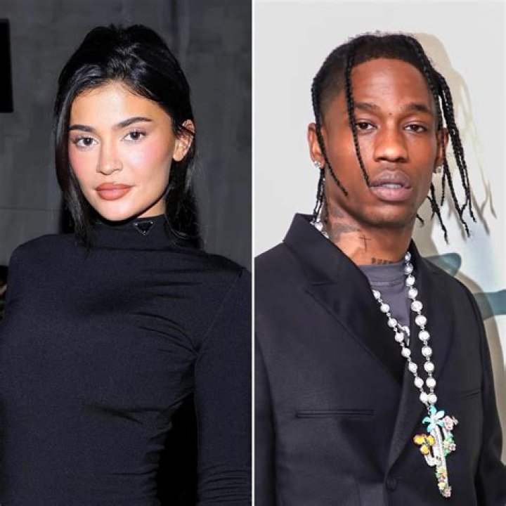 [PICS] Kylie Jenner & Travis Scott Hold Hands At Coachella — See Their PDA – Hollywood Life