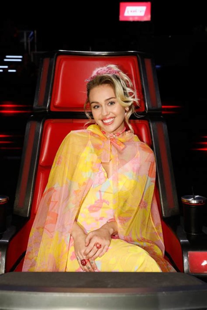 [PICS] Miley Cyrus ‘the Voice’ Outfits — All Her Wacky Looks – Hollywood Life