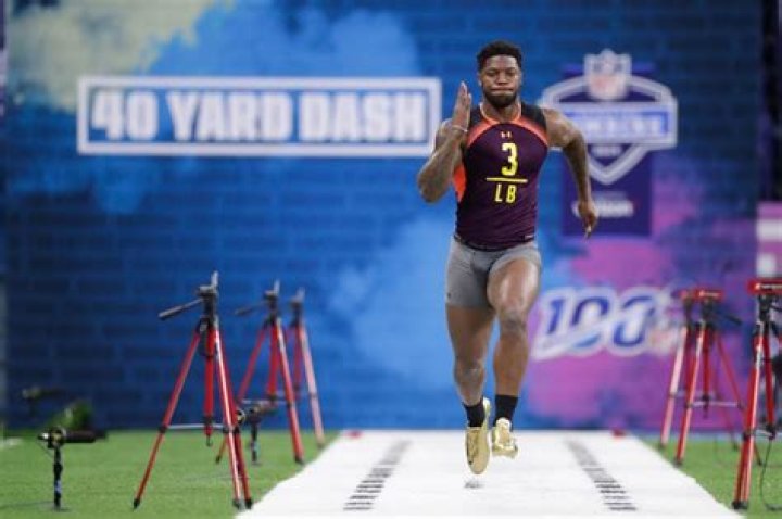 Pics Of The Defensive End/Pass Rusher – Hollywood Life