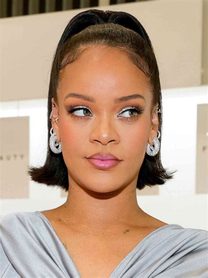[PICS] Rihanna’s Ponytail In Barbados — See Her Waist-Length Hairstyle – Hollywood Life