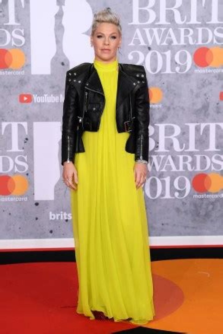 Pink’s Dress At BRIT Awards’ 2019 — Bright Yellow Dress & Jacket – Hollywood Life