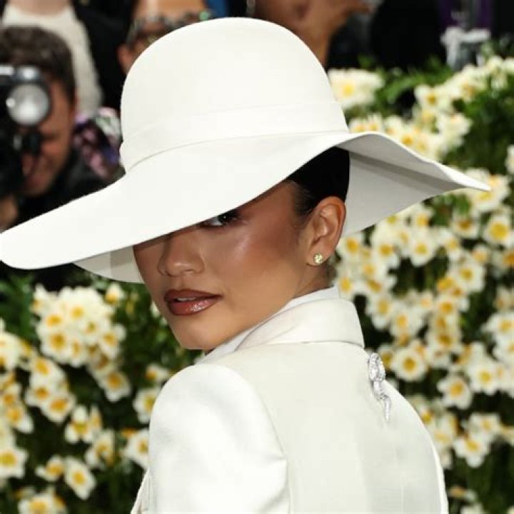 Pre-Met Gala 2015 Social Media — See Pics