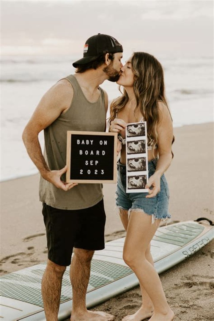Pregnancy Announcement Photos – Hollywood Life