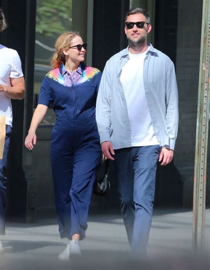 Pregnant Jennifer Lawrence & Hubby Cooke Maroney Stroll Around NYC In Rare PDA Photos