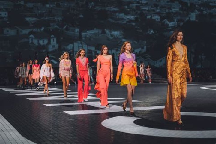 Pregnant Models Walking VS Fashion Show — PICS