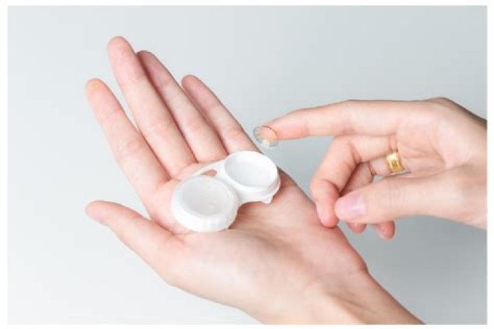 Premium Contact Lens Case (Review) for 2023 – Hollywood Life Top Picks – Hollywood Life