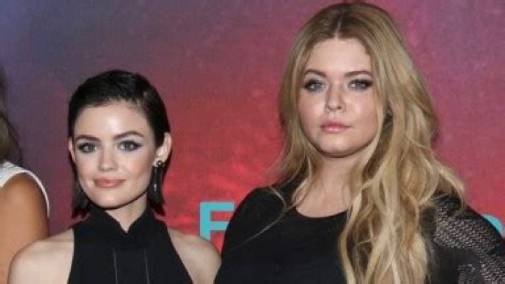 ‘Pretty Little Liars’ Stars Lucy Hale & Sasha Pieterse Reunite 5 Years After Finale: Cute Photo