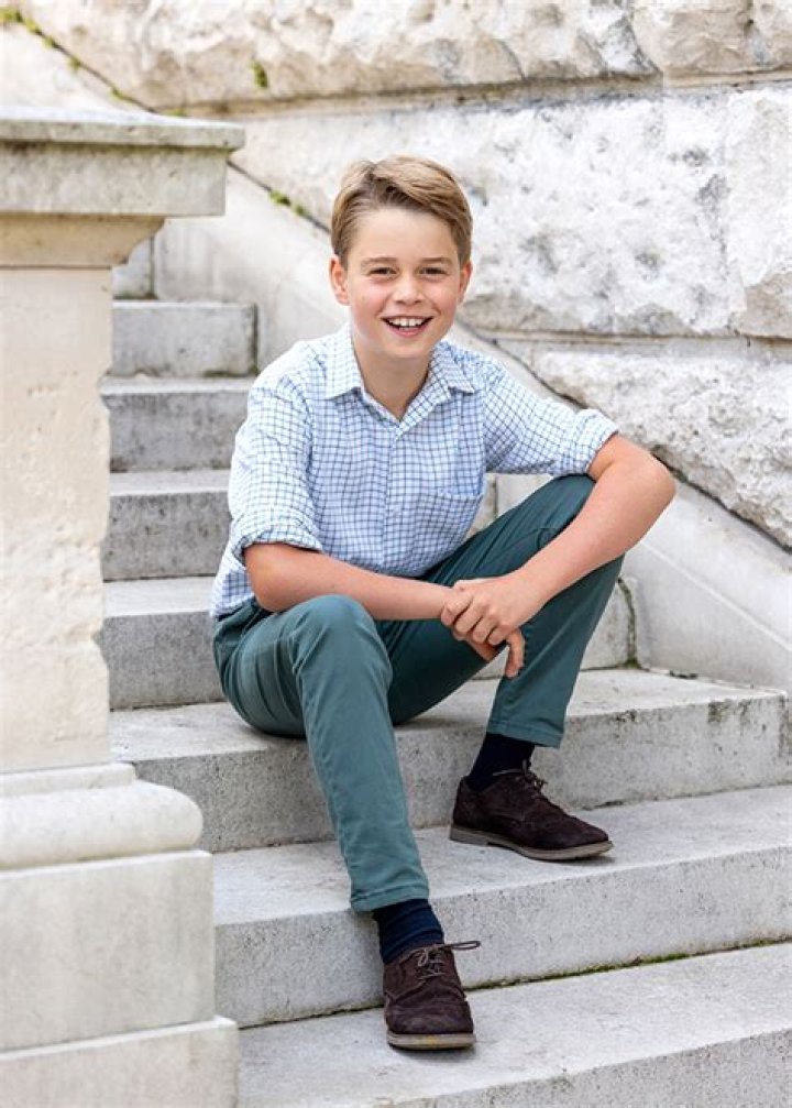 Prince George Is All Grown Up In New 10th Birthday Portrait: Photo – Hollywood Life