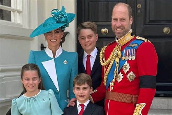 Prince William & Kate Middleton’s Move To Windsor Will Give Them & Kids ‘Precious’ Time With The Queen