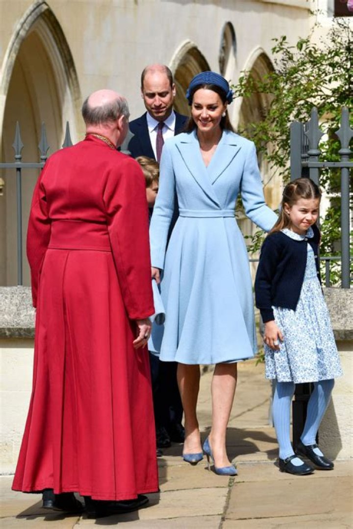 Princess Charlotte, 6, Twins With Kate Middleton In Blue For Easter – Hollywood Life