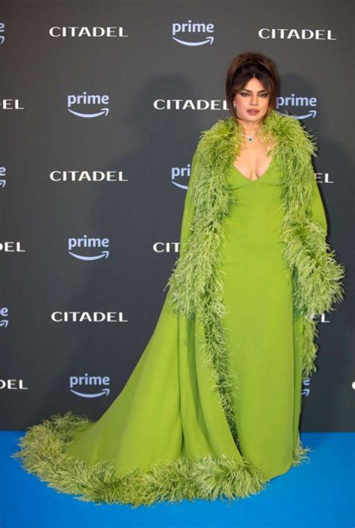 Priyanka Chopra Looks Gorgeous In Green Dress As She & Nick Jonas Play With Adorable Niece, 2