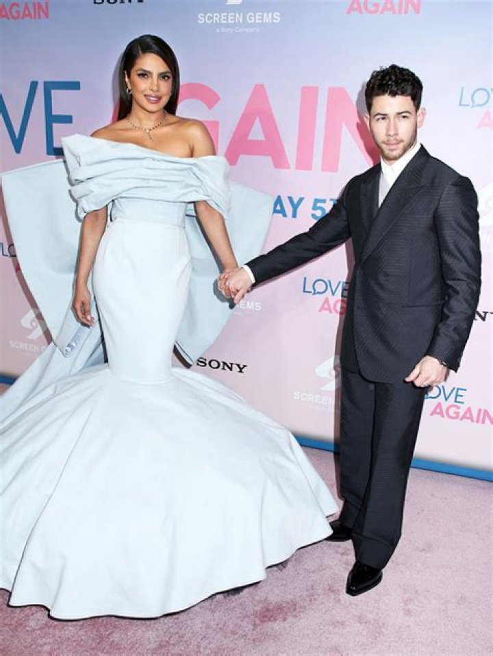 Priyanka Chopra’s Blue Dress ‘Love Again’ Premiere Nick Jonas: Photos – Hollywood Life