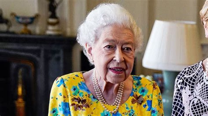 Queen Elizabeth’s Big Hair Makeover: Royal Debuts Shorter ‘Do After Platinum Jubilee
