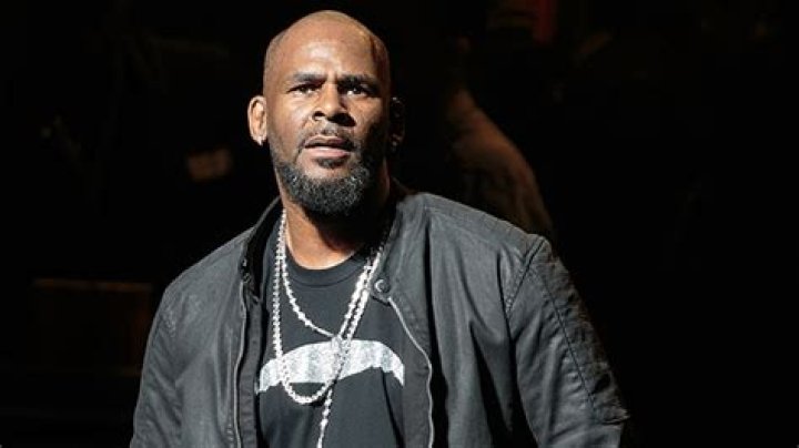 R. Kelly Accused Of Sexually Abusing 14-Year-Old Cousin By Brother – Hollywood Life