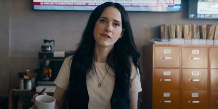 Rachel Brosnahan Has ‘No Words’ After Deadly Shooting In Her Hometown On July 4th