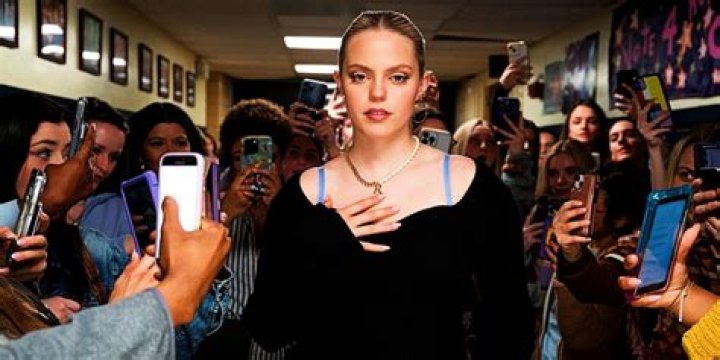 Rachel McAdams Makes Surprise ‘SNL’ Cameo to Introduce New ‘Mean Girls’ Star Renee Rapp: Watch
