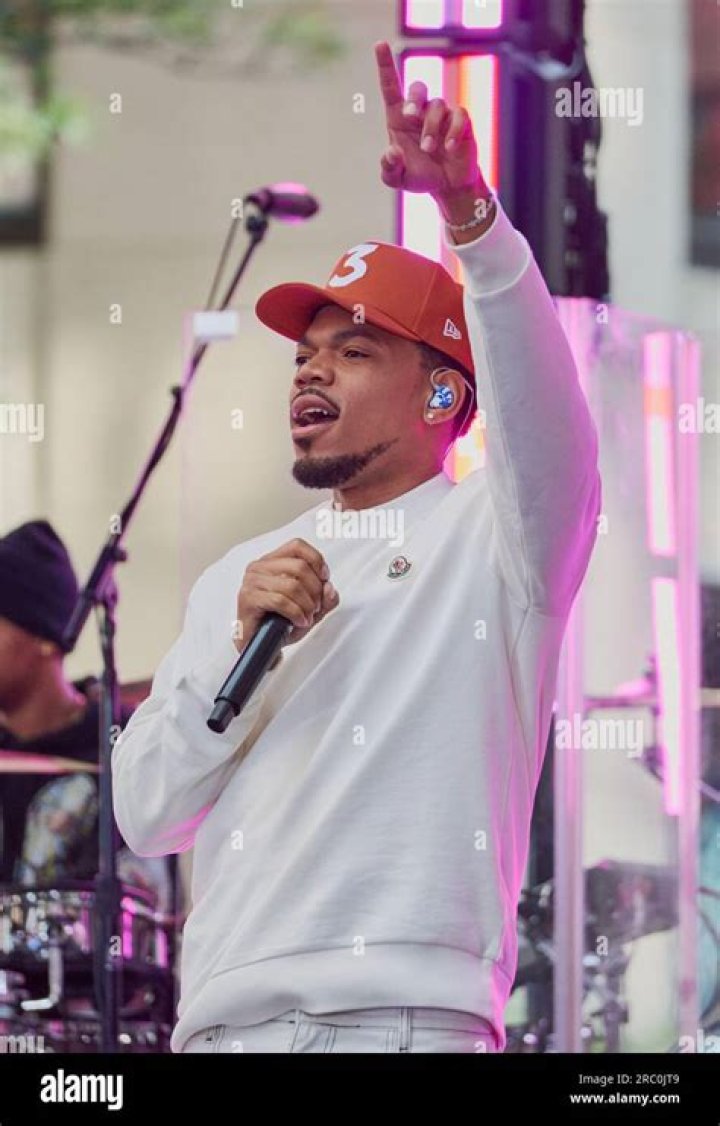 Rapper Performs 9 Songs – Hollywood Life