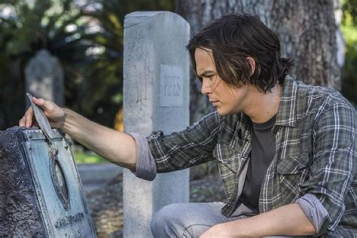 ‘Ravenswood’ Recap: Caleb Has His First Ghostly Encounter