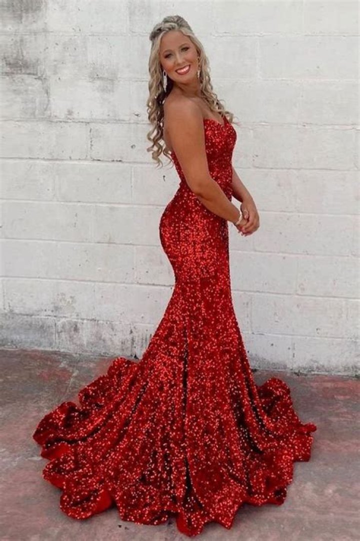 Red Strapless Gown – Hollywood Life