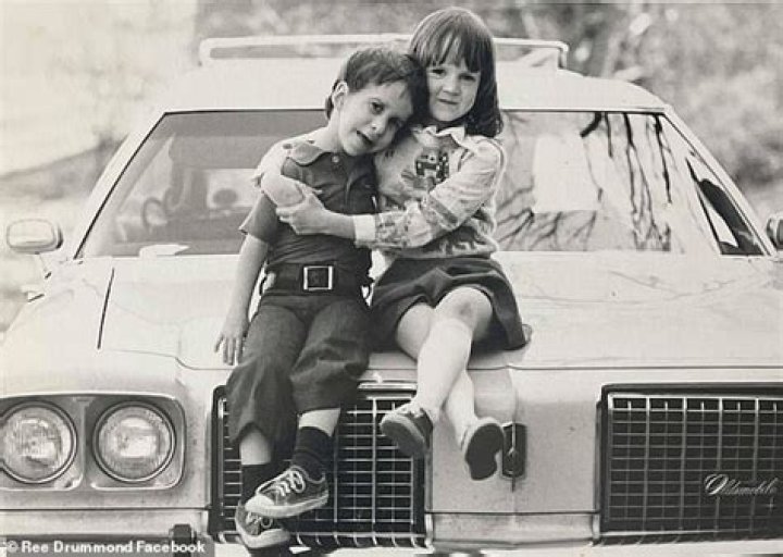 Ree Drummond Mourns Brother Michael Smith After His Death – Hollywood Life