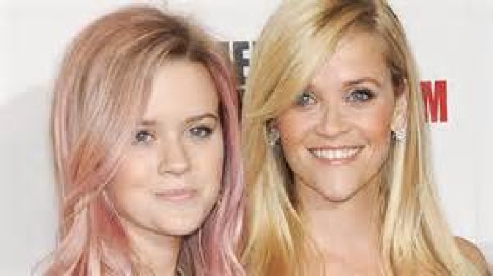 Reese Witherspoon’s Daughter Ava Phillippe, 21, Debuts Purple Hair Makeover: See Before & After Pics