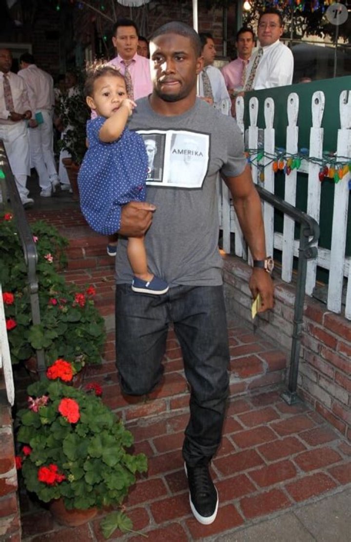 Reggie Bush Shares Rare Photo With His Kids Briseis, Uriah & Agyemang – Hollywood Life
