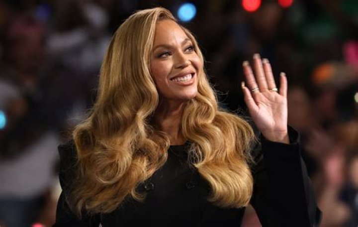 Regina Hall’s BET Awards Opening Was A Beyonce-Style ‘Homecoming’ – Hollywood Life