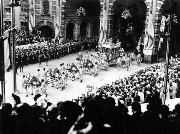 Relive Historic Event – Hollywood Life