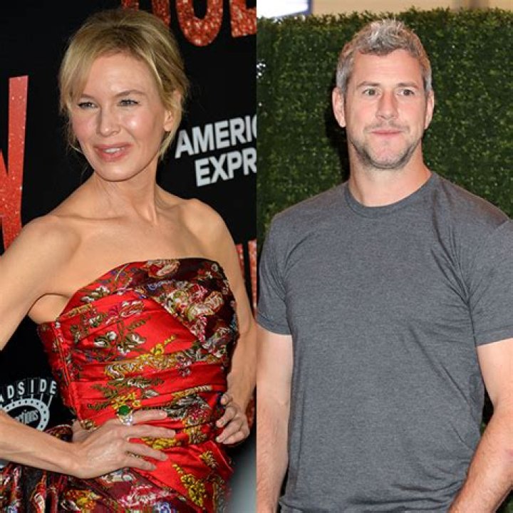 Renee Zellweger Holds BF Ant Anstead’s Son Hudson, 2, At New Orleans Saints Game – Cute Photo