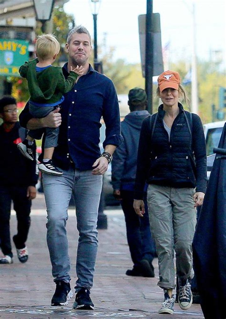 Renee Zellweger With Ant Anstead’s Eldest Kids For First Group Photos – Hollywood Life