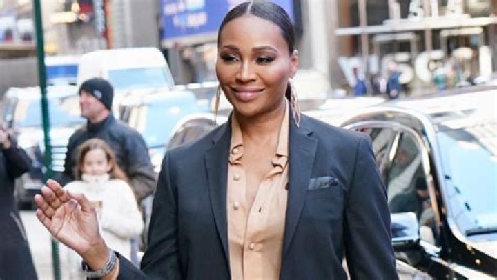 ‘RHOA’s Cynthia Bailey Dances In Blue Mini Dress & Shows Weight Loss – Hollywood Life