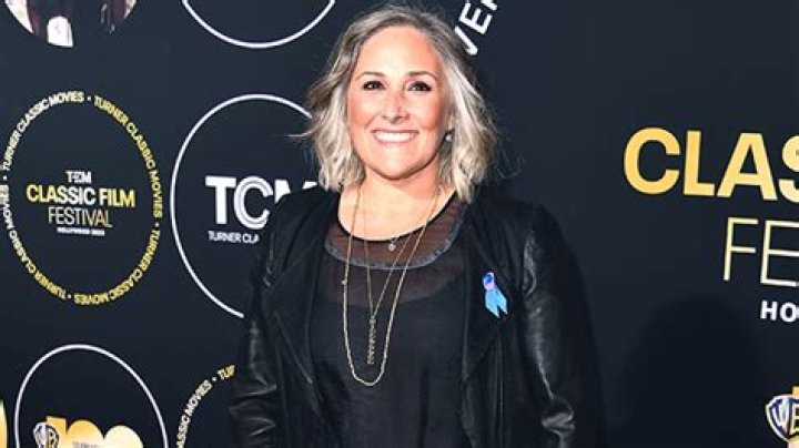 Ricki Lake Poses Nude In A Bathtub To Celebrate ‘Self-Acceptance’ – Hollywood Life
