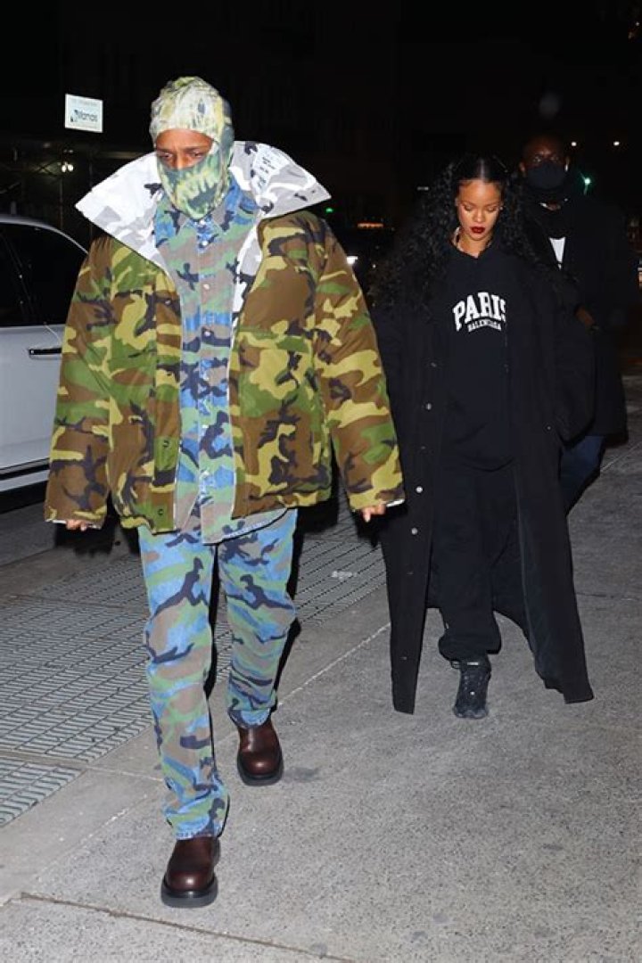 Rihanna & ASAP Rocky Bundled Up For NYC Date: Photos – Hollywood Life