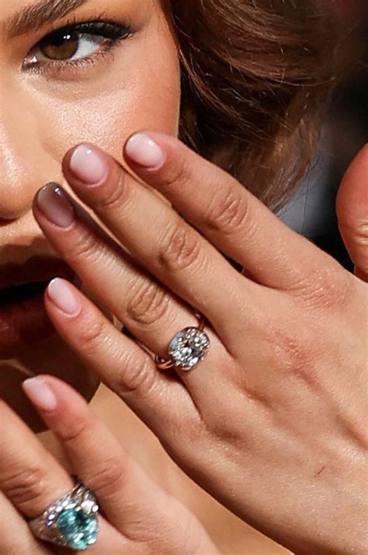 Rihanna & Drake Engaged? She Flaunts Huge Diamond Ring At BBMAs — See Pics