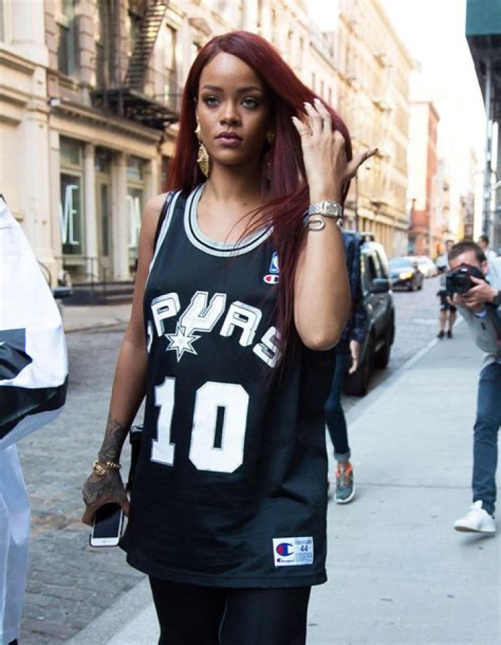 Rihanna Goes Braless In Sexy Tanktop At Basketball Game
