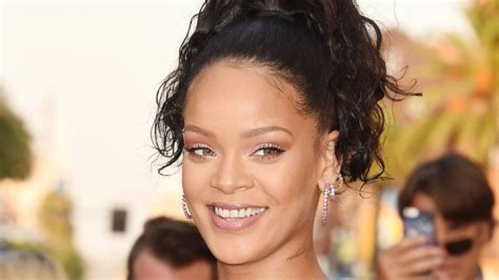 Rihanna Reveals Her Flawless Figure In Sexy Black Bikini Video
