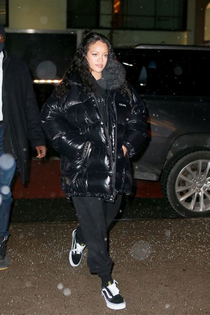 Rihanna Rocks Stylish Celine Jacket While Shopping At Tiffany & Co. – Hollywood Life